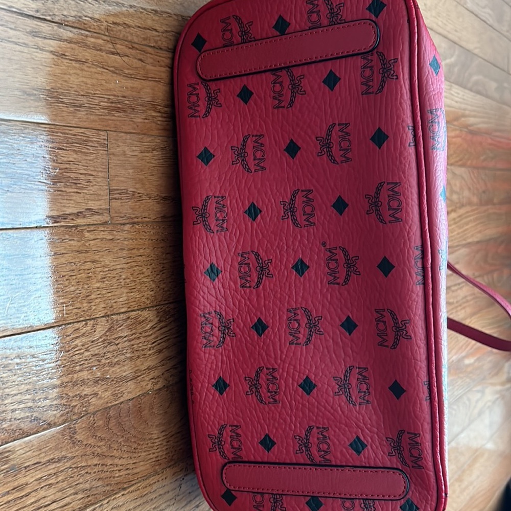 Authentic MCM Visetos Reversible Liz Red - Picture 3 of 6